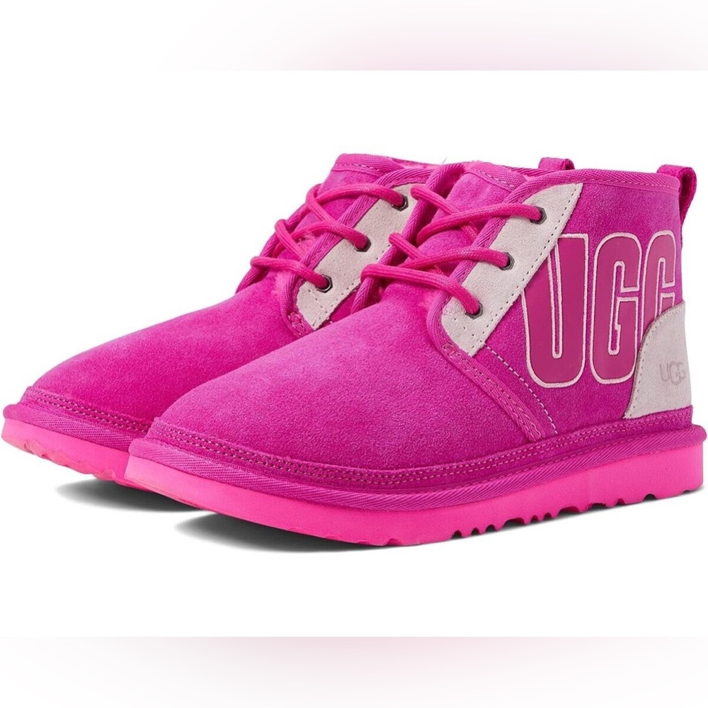 UGG Kids Neumel Graphic Outline Boot new with out tag kids6/women 38